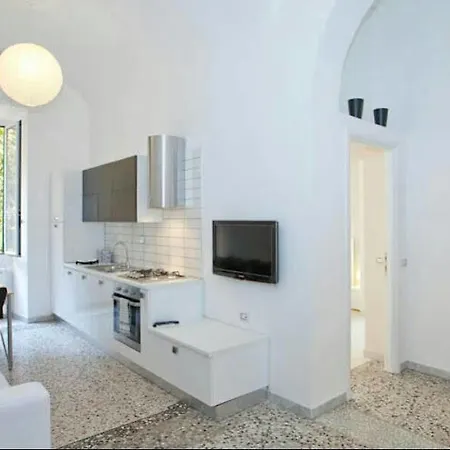 Apartment Black & White *